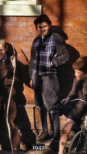 {Pre-order for Dec. '26} Arkham 'Tweeduroy' 7.5-wale Discharge-printed Corduroy Trousers (Brown)