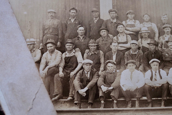 {Antique} - Railroad workers photo (1910-1920s)